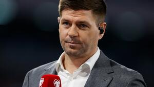 Steven Gerrard ist mittlerweile als Trainer in Saudi-Arabien aktiv.