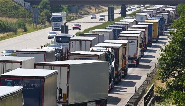 Autobahn 2 bei Burg wegen Hitzeschäden gesperrt