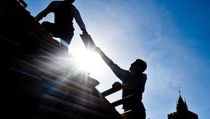 Dachdecker bei der Arbeit