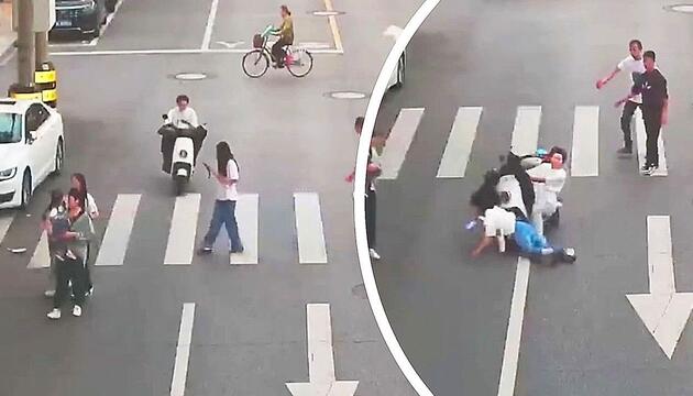 Beide glotzen aufs Handy: Rollerfahrer nimmt Fußgängerin mit
