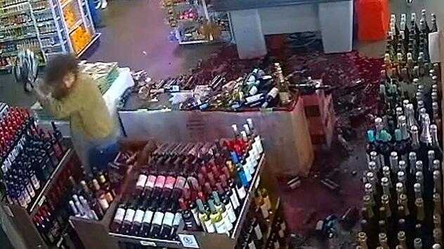 Kartenzahlung abgelehnt: Mann zerschlägt Dutzende Weinflaschen in Brasilien