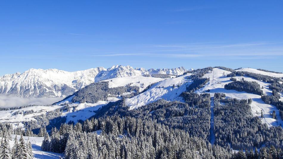 Das frisch verschneite Brixen im Thale (Skiwelt Wilder Kaiser - Brixental).