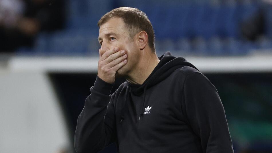 Schalkes Trainer Frank Kramer steht nach der Pokal-Niederlage gegen Hoffenheim vor der Entlassung.