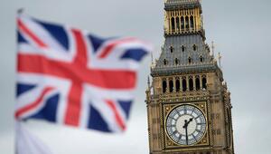 Die Union Jack weht vor dem Big Ben