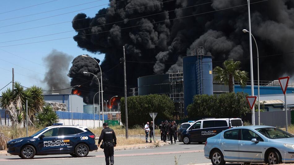 Chemie-Explosion: 77.000 Spanier sollen nicht ins Freie