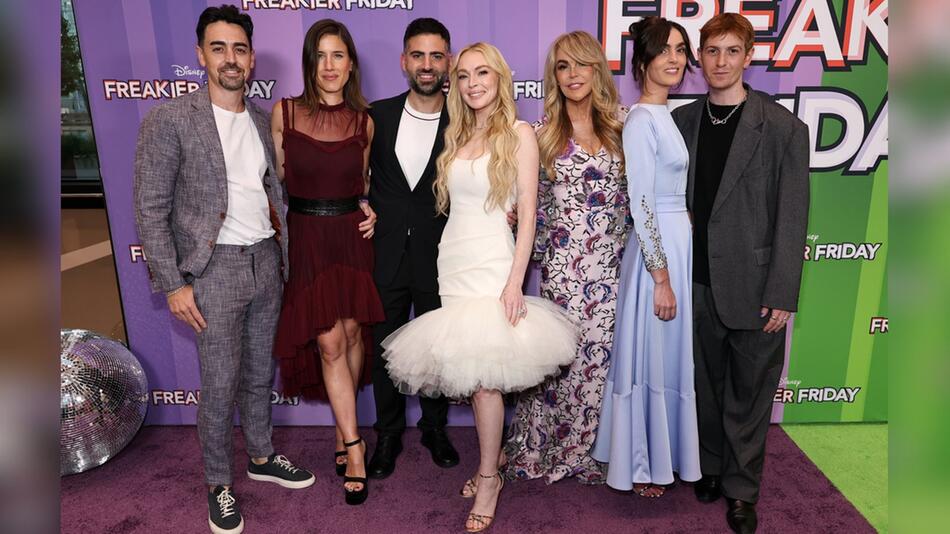 Beim "Freakier Friday"-Screening in New York City wurde Lindsay Lohan unterstützt von ihrem Mann ...