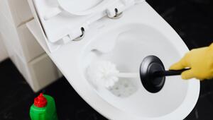WC putzen: Wann du die Toilette nicht nur putzen, sondern desinfizieren solltest