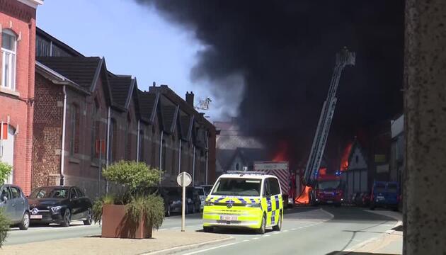 Brand in Belgien – Anwohner wegen Explosionsgefahr evakuiert