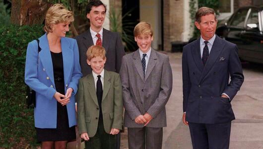 Prinz William (2.v.r.) mit seiner Familie an seinem ersten Tag am Eton College.