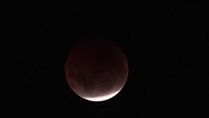 Mondfinsternis begeistert Astronomiefans in Südamerika
