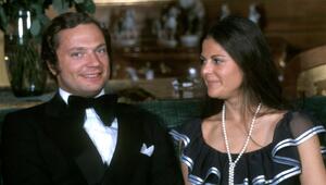 Carl Gustaf im Smoking und Silvia in einem schwarzen Kleid.