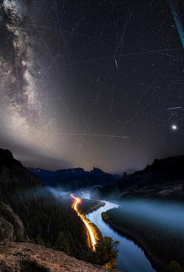Meteore und Satellitenspuren über Argentinien