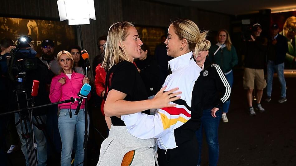 Frauenfußball-EM - Abreise Deutschland