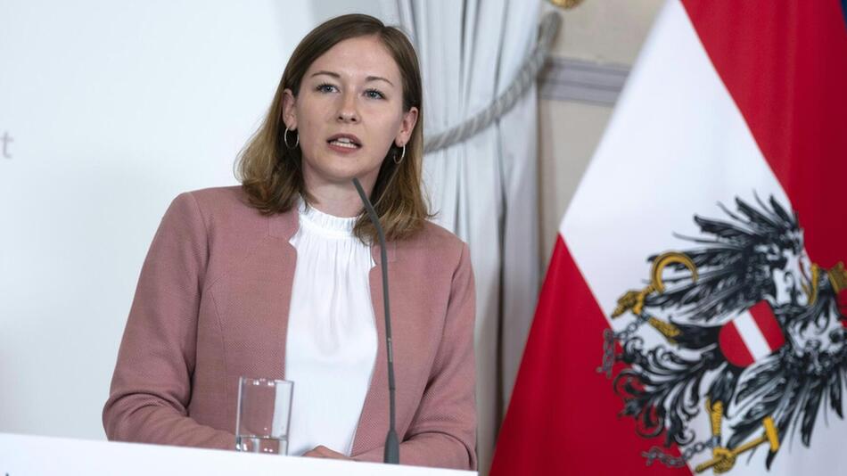 Claudia Plakolm präsentierte die Studie