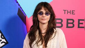 Cara Delevingne ist jetzt nicht nur Model und Schauspielerin sondern auch Musikerin.