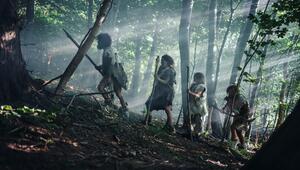 Neandertaler-Familie im Wald