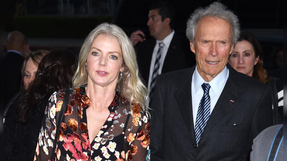 Auftritte wie diese gab es nur selten: Clint Eastwood mit seiner Lebensgefährtin Christina ...