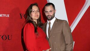Penn Badgley und seine Ehefrau Domino Kirke-Badgley sind seit 2017 verheiratet.