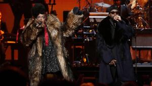 Lauryn Hill und Wyclef Jean auf der Bühne.