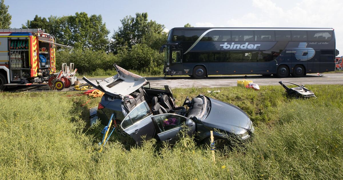 Ermittlungen laufen nach Reisebus-Unfall mit 28 Verletzten.