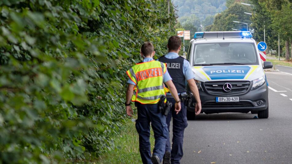 Zweijähriger Kind von Zug erfasst und schwerstverletzt