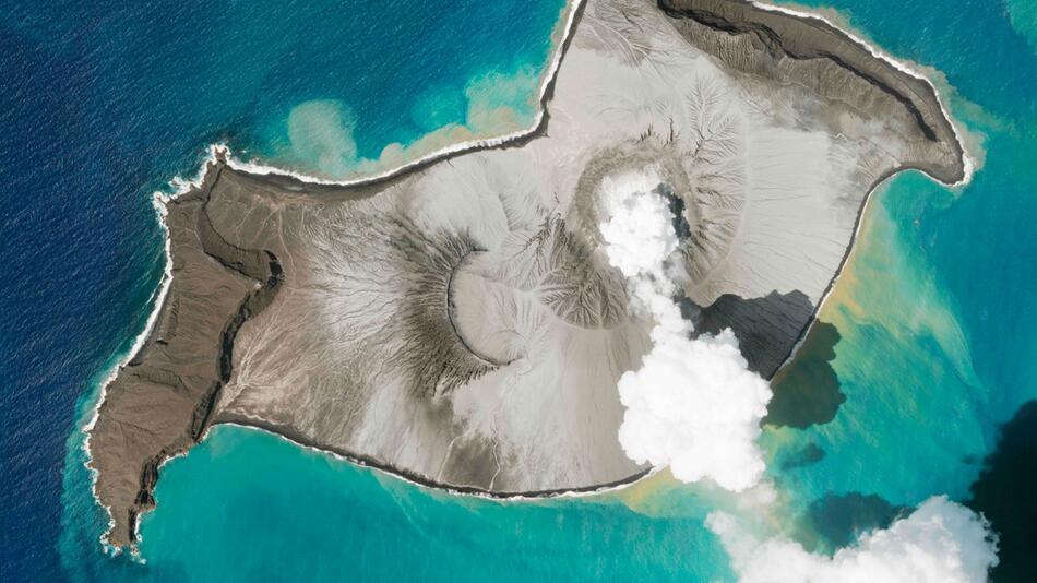 Ausbruch von Untersee-Vulkan im Pazifik-Raum