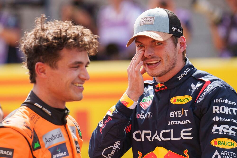 Lando Norris (l) und Max Verstappen