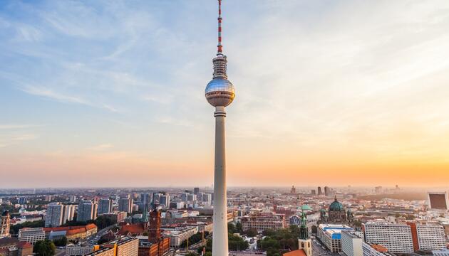 Im Fernsehturm Berlin hat kürzlich das "Sphere Tim Raue" eröffnet.