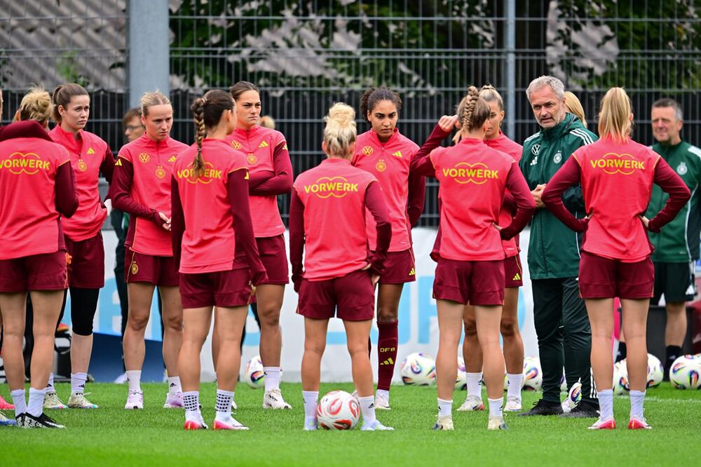 Fußball: Frauen, EM, Vor dem Halbfinale Spanien - Deutschland