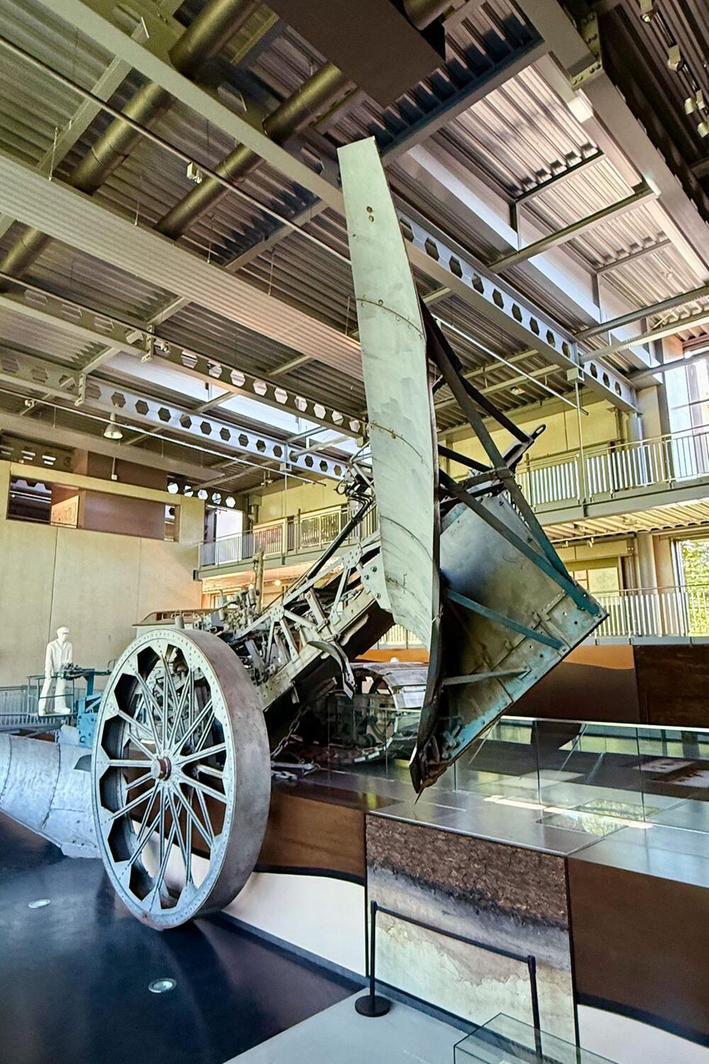 Tiefpflug "Mammut" im Emsland Moormuseum