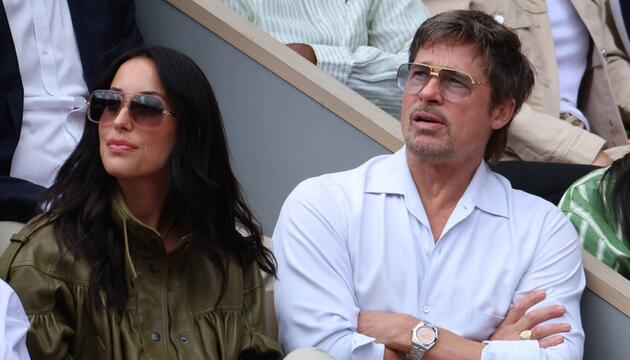 Brad Pitt und Ines de Ramon auf der Tribüne in Roland-Garros.