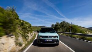 Fahrszene Elektro-Kleinwagen Renault R4