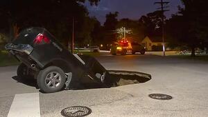 Straße bricht ein: Riesiges Senkloch verschluckt Pick-up in Texas