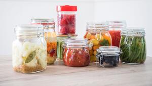 Fermentierte Lebensmittel in Gläsern