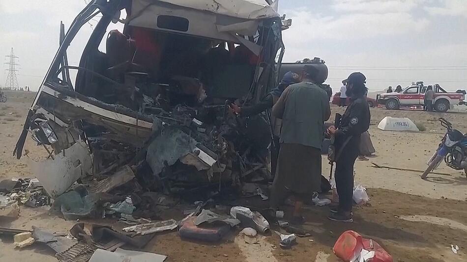 Bus kollidiert mit Tanklaster: Sechs Tote in Afghanistan