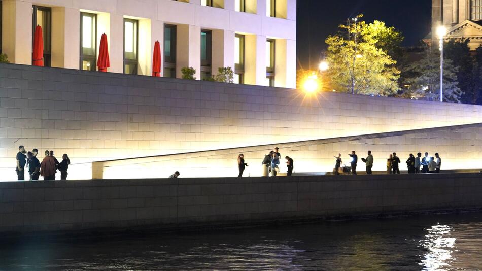 Verletzte bei Gruppen-Schlägerei am Humboldt-Forum
