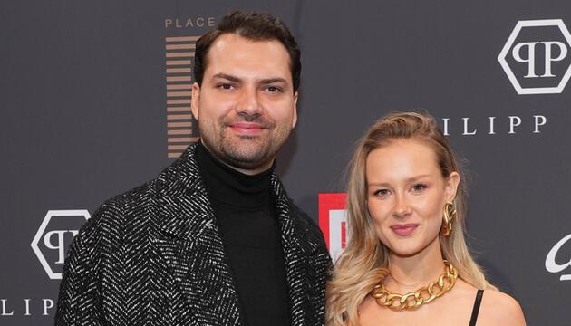 So einträchtig wie hier im Februar 2024 ist es zwischen Jimi Blue Ochsenknecht und Laura-Marie ...