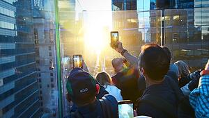 Tausende auf den Straßen: New Yorker bestaunen „Manhattanhenge“