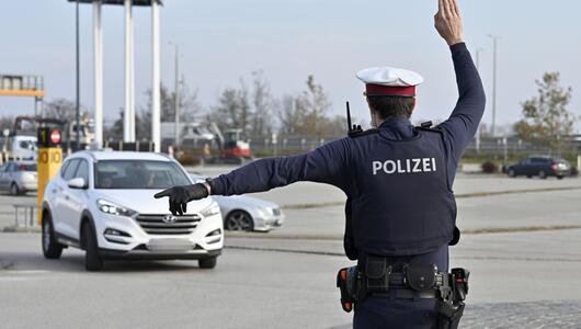 Die Polizei stoppte die Frau (Symbolbild)