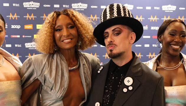 Die italienische Sängerin Senhit mit Boy George beim Eurovision Song Contest in Wien.