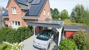 Mit Photovoltaikanlage und E-Auto lässt sich im Eigenheim besonders effektiv sparen.