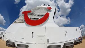 TUI-Logo auf dem Sonnendeck der "Mein Schiff 3"