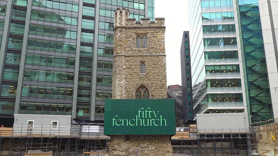 Einzigartige Ingenieursleistung: Historische Kirche schwebt 15 Meter über der Erde
