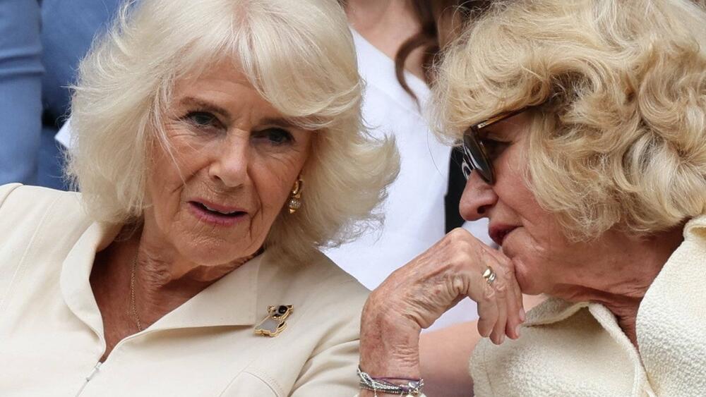 Königin Camilla neben Schwester Annabel Elliot in Wimbledon.