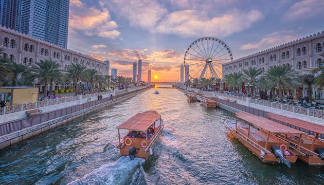 Riesenrad in Al Qasba - Shajah bei Sonnenuntergang