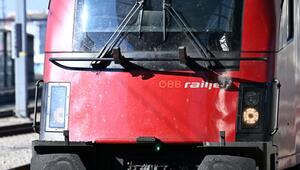 Die Polizei rückte am Nachmittag zu dem Railjet aus