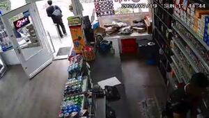 Überwachungskamera filmt Überfall: Kiosk-Mitarbeiter schlägt Täter in die Flucht