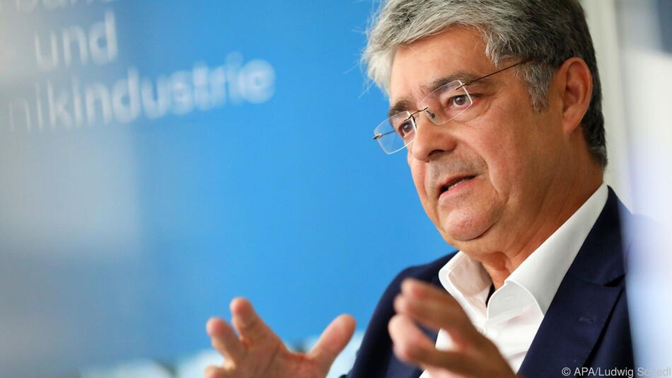 Siemens-Chef Wolfgang Hesoun fürchtet um den Industriestandort Österreich.