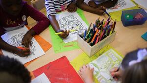 Kinder beim Malen