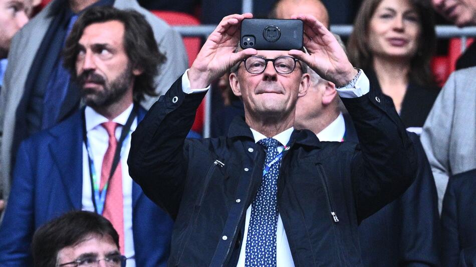 Fußball-Fan Friedrich Merz
